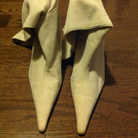 Brand New Pointy toe suede boots - Picture 2 of 3